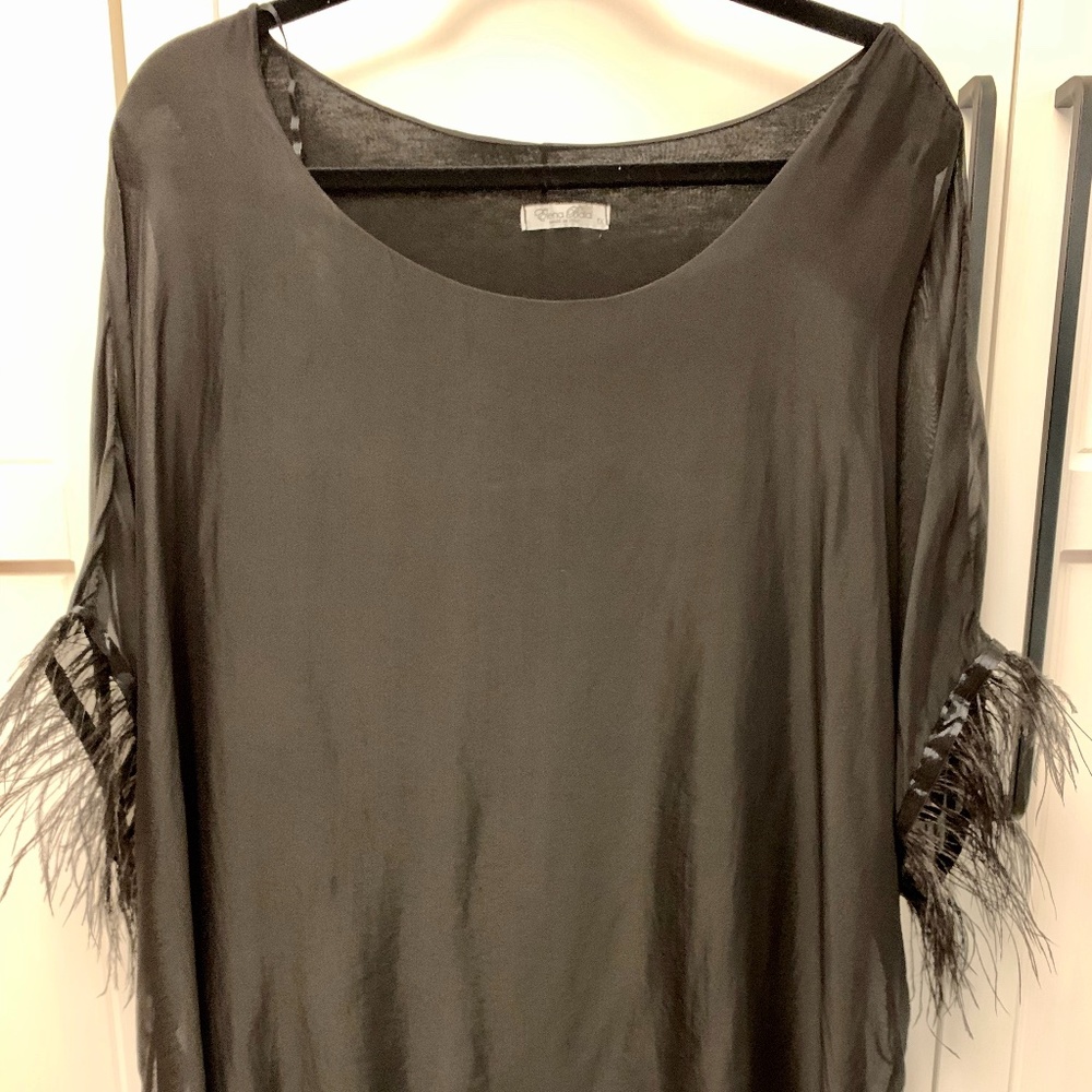 NWT Gorgeous Fancy Silk Top Plus Size w/feathers